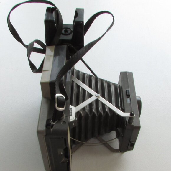 Vintage Polaroid 420 Land Camera - Picture 6 of 13